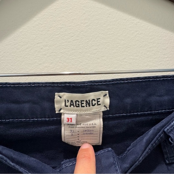 L’Agence Ryland High Rise Cut Off Shorts Navy
Size 31 - Picture 5 of 9